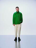 オム プリッセ イッセイ ミヤケ“図形が織りなす”新作ウェア、立体シルエットのプリーツコートなど｜写真1