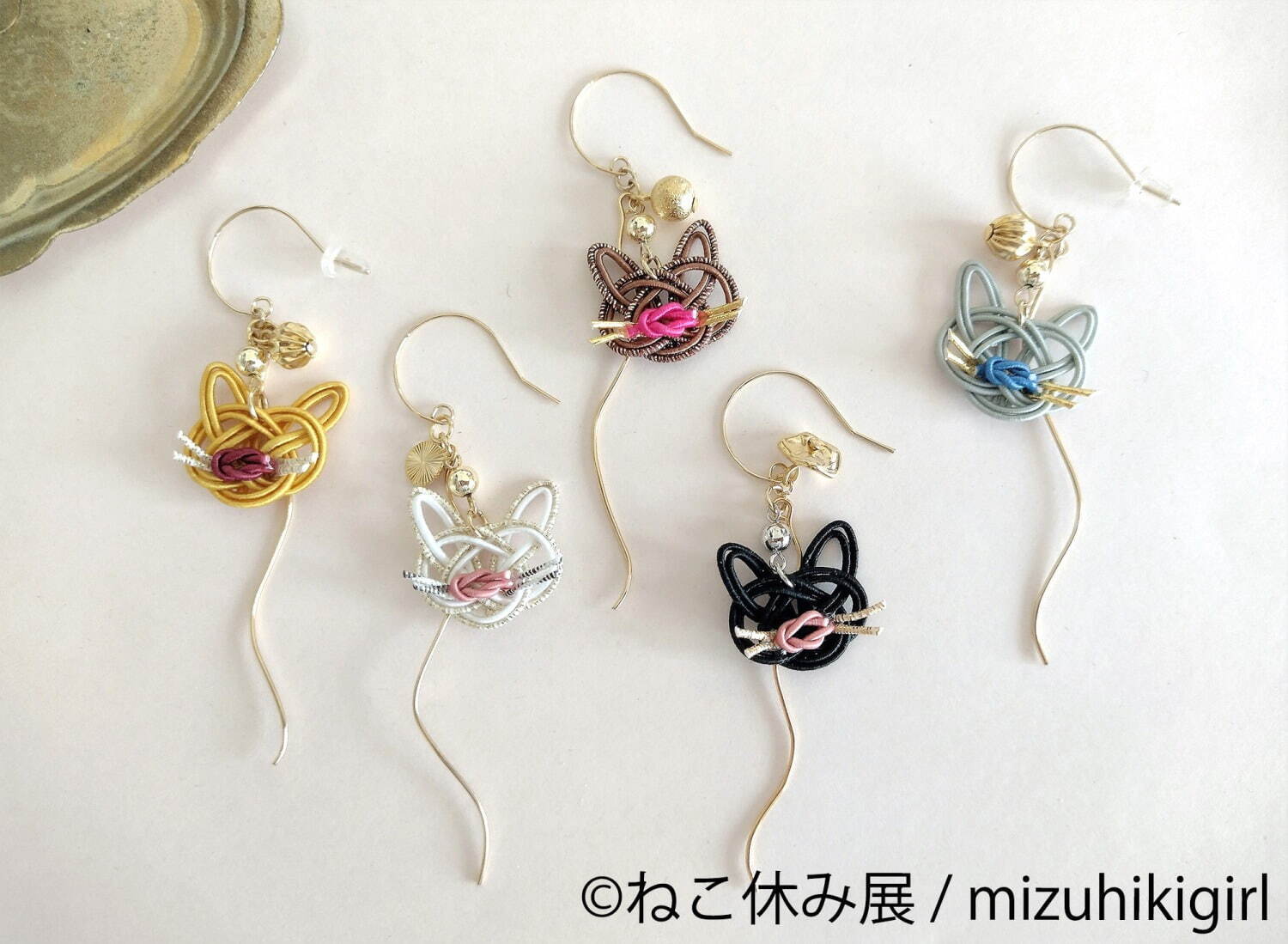 ＜mizuhikigirl＞水引猫の片耳の耳飾り 2,200円