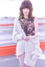 ファーファー“砂漠の花”シアートップス＆刺繍入りサボテンTシャツ、写真家・黄瀬麻以とコラボ｜写真3