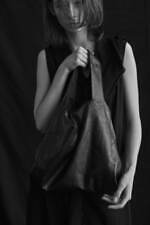 ディスコード ヨウジヤマモト新作バッグ、“変形”する3WAYショルダー＆1点物が新宿の限定ストアで｜写真2