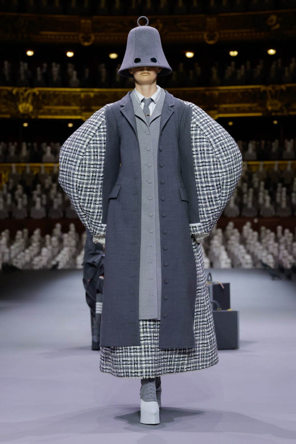 トム ブラウン オートクチュール(THOM BROWNE Haute Couture) 2024年春夏ウィメンズ&メンズコレクション  - 写真35