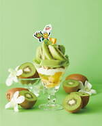 アフタヌーンティー・ティールーム“キウイたっぷり”夏限定パフェ、ゼスプリとコラボ｜写真1