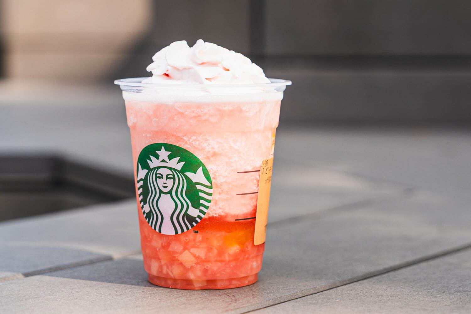 スターバックス(Starbucks Coffee) GABURI ピーチ フラペチーノ｜写真3