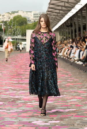 シャネル オートクチュール(CHANEL Haute Couture) 2023-24年秋冬ウィメンズコレクション  - 写真28