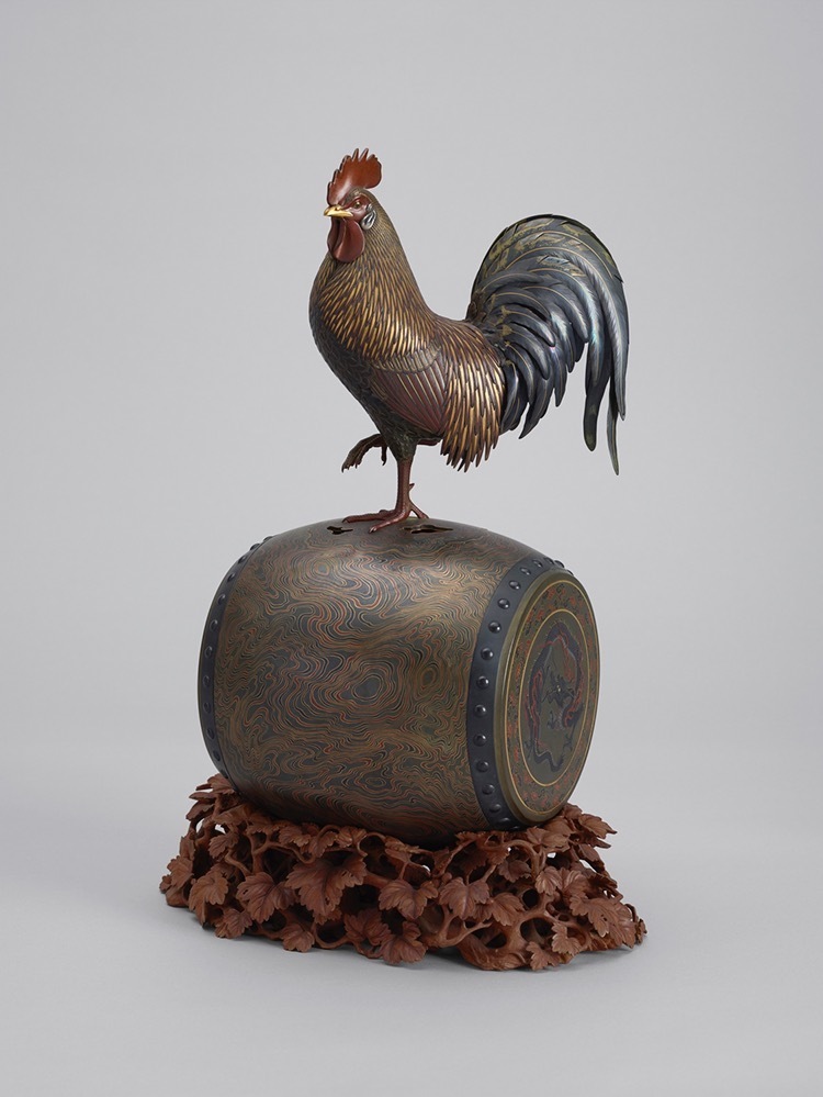 山尾次吉 《諫鼓形香炉》1900年　三の丸尚蔵館収蔵
［国立工芸館で通期展示］