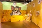 「トムとジェリー カートゥーン・カーニバル」長崎県美術館で、アニメ作品やチーズだらけのフォトスポット
