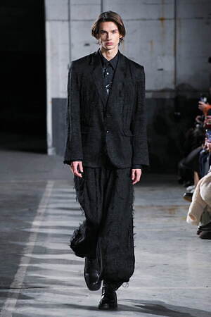 タークの新作、“抽象柄ジャカード”移ろうテーラード×MA-1やフリンジジャケット|写真3