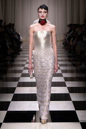 ジョルジオ アルマーニ プリヴェ(GIORGIO ARMANI PRIVÉ) 2023-24年秋冬ウィメンズコレクション  - 写真16