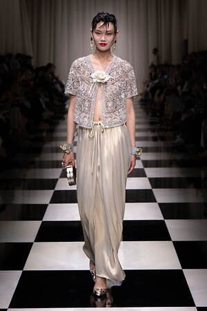 ジョルジオ アルマーニ プリヴェ(GIORGIO ARMANI PRIVÉ) 2023-24年秋冬ウィメンズコレクション  - 写真17