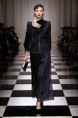 ジョルジオ アルマーニ プリヴェ(GIORGIO ARMANI PRIVÉ) 2023-24年秋冬ウィメンズコレクション  - 写真24