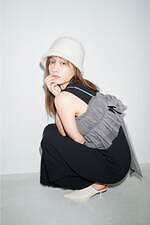 スナイデル23年秋ウェア、“チュールキャミ×ニットドレス”の甘辛コーデやファーベストなど｜写真2