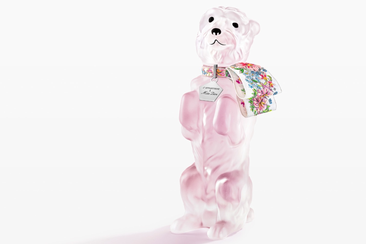 ディオール“花々香る”人気フレグランス「ミス ディオール」ムッシュの愛犬・ボビーを象った限定品