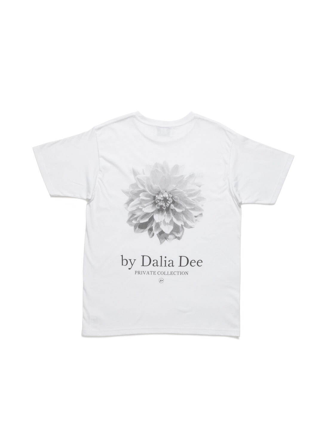 フラグメント デザイン“ダリアの花”プリントの白黒Tシャツ＆フーディ、ダリア ディーとコラボ｜写真4