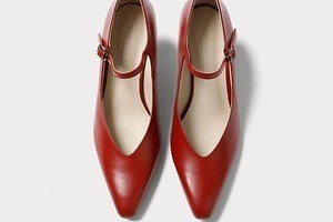 オデット エ オディールが23年秋冬よりリニューアル、華奢なストラップパンプスやニーハイブーツ