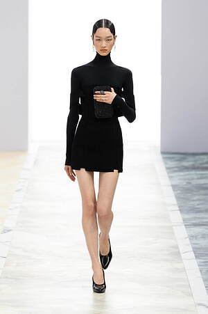 フェンディ オートクチュール(FENDI Haute Couture) 2023-24年秋冬ウィメンズコレクション  - 写真17