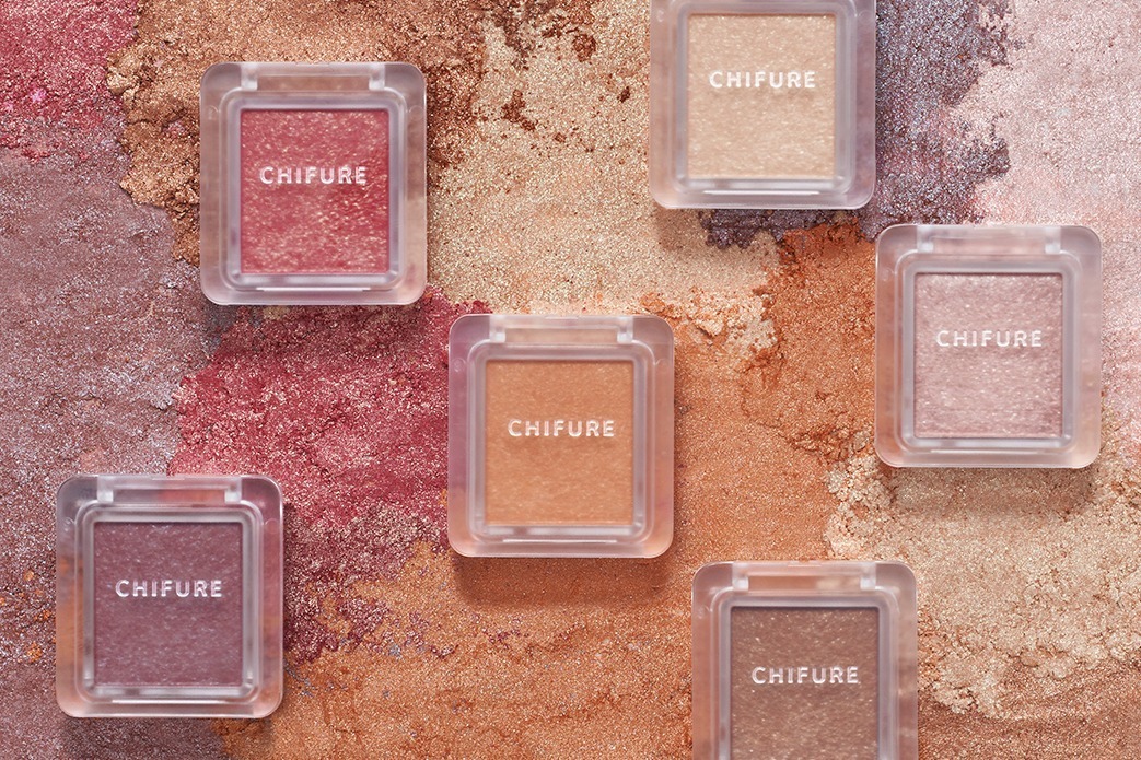 ちふれ23年秋コスメ、大粒パール配合で“キラキラうるみアイ”叶える初の単色アイシャドウ