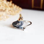 小鳥グッズ“1万点以上”が揃う「新宿ことり博」新宿小田急で、インコのリング＆名刺入れなど｜写真1