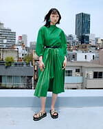 トーガ プルラ 2024年春夏コレクション、重ねて楽しむ自由なレイヤード｜写真20