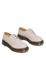 ドクターマーチン23年秋冬、新色“グレイッシュベージュ”の厚底8ホールブーツ＆ローファーなど｜写真18