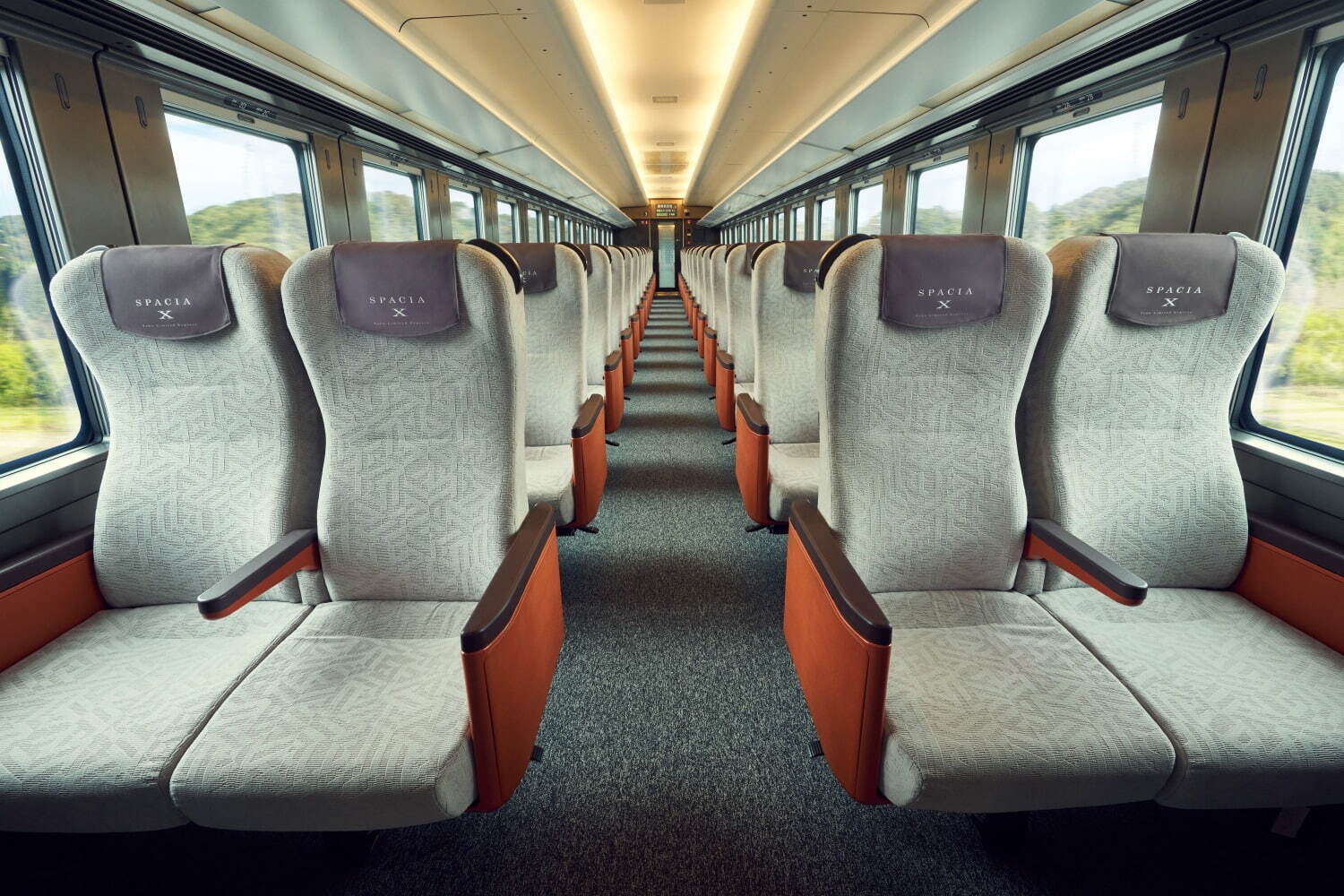 東武鉄道“特急スペーシア”新型車両「スペーシア X」運行開始