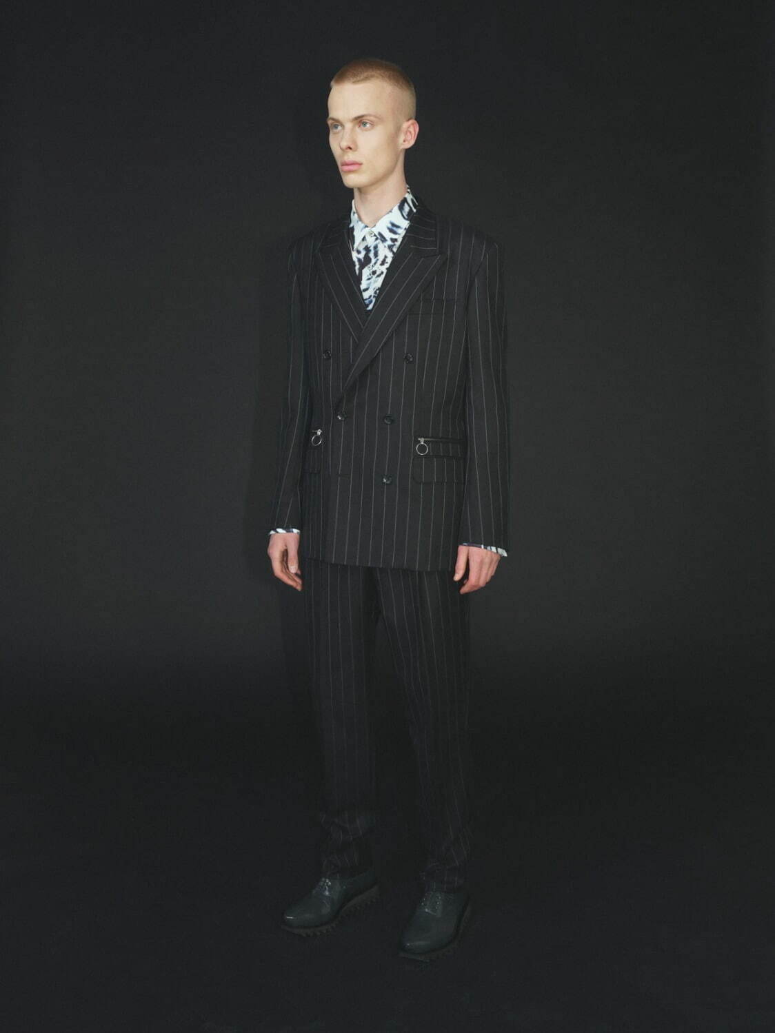 WOOL STRIPE DOUBLE BREASTED JACKET 110,000円、WOOL STRIPE PLEATED TROUSERS 41,800円