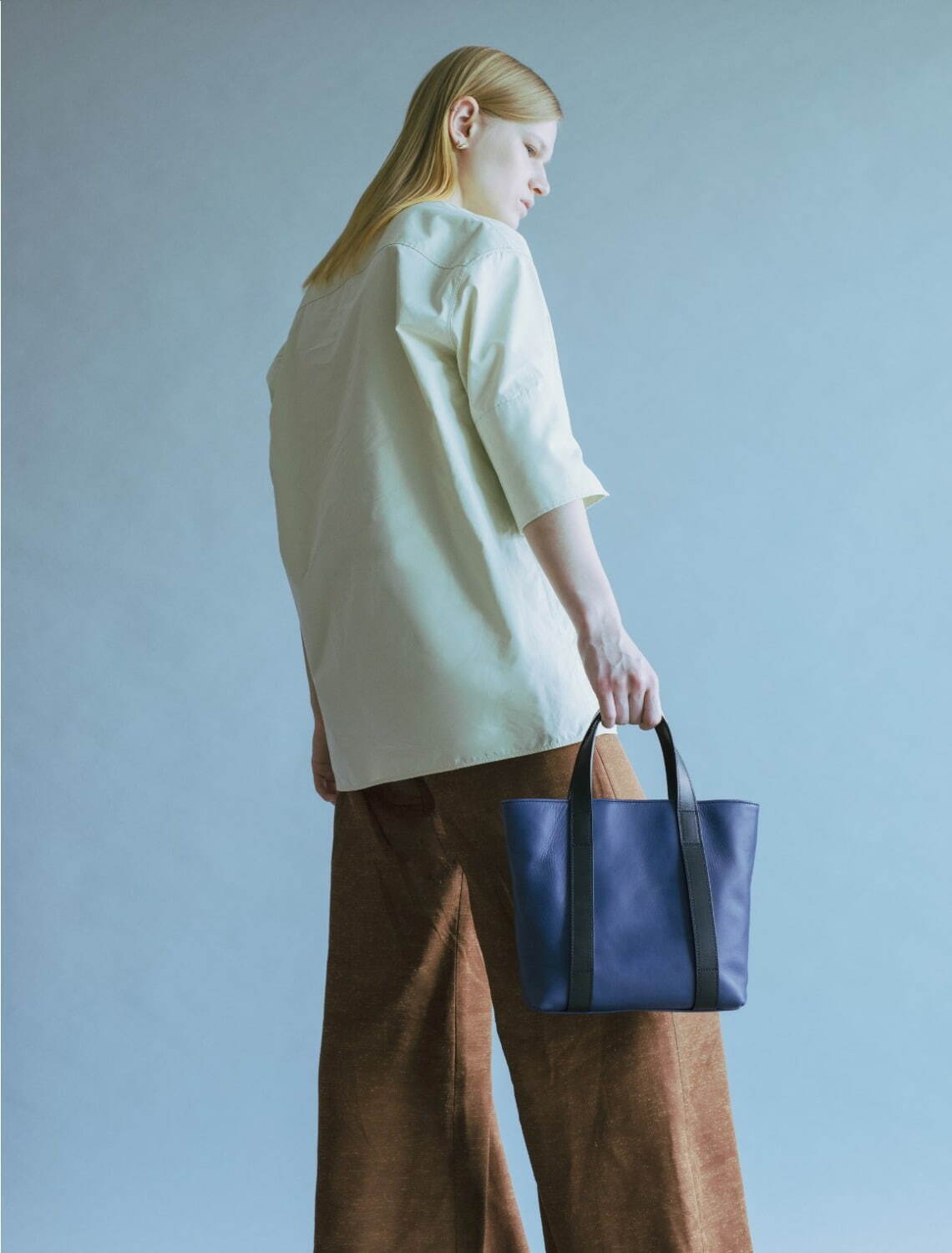 土屋鞄製造所から藍染レザーの新作バッグ＆がま口財布、デニムのように色落ちを楽しむ｜写真2