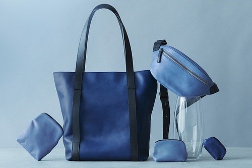 土屋鞄製造所から藍染レザーの新作バッグ＆がま口財布、デニムのように色落ちを楽しむ