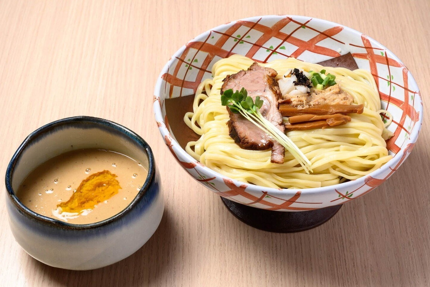 新宿・大久保公園で「大つけ麵博」全国110軒以上のラーメン店が集結、名店の具をおつまみとしても販売