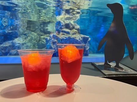 夜のすみだ水族館で“ネオンサインのクラゲ×花火”が彩る万華鏡トンネル、光るクラゲドリンクも｜写真5