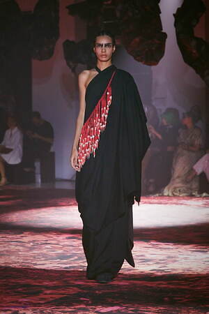 ユイマナカザト オートクチュール(YUIMA NAKAZATO Haute Couture ) 2023-24年秋冬ウィメンズ&メンズコレクション  - 写真2