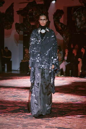 ユイマナカザト オートクチュール(YUIMA NAKAZATO Haute Couture ) 2023-24年秋冬ウィメンズ&メンズコレクション  - 写真18