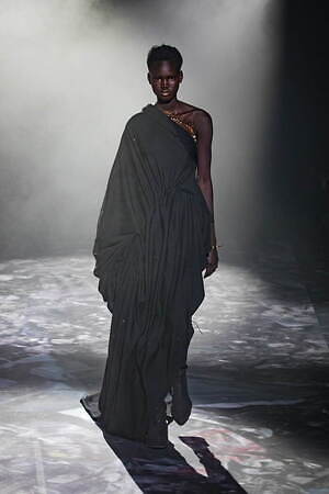 ユイマナカザト オートクチュール(YUIMA NAKAZATO Haute Couture ) 2023年春夏ウィメンズ&メンズコレクション  - 写真3