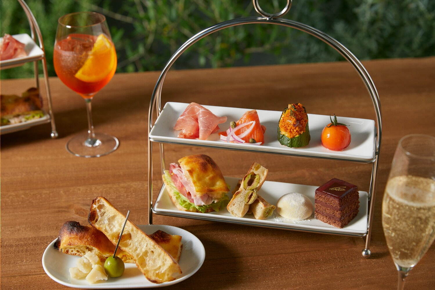 アペリティーボ｜スターバックス リザーブ ロースタリー 東京の夏限定テラス、スイーツ＆セイボリーセットやカクテル