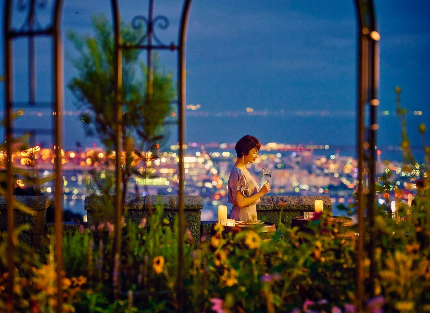 神戸布引ハーブ園の“絶景”ビアガーデン、神戸の夜景と楽しむカクテル＆ドイツビールや絶品グルメ｜写真1
