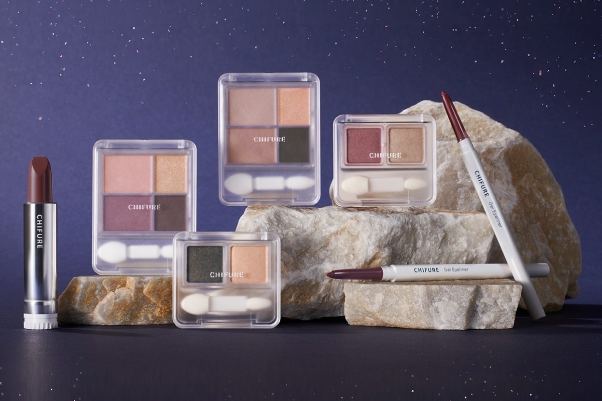 ちふれ23年秋コスメ、神秘的カラーのグラデーションアイパレ&“スルスル”太芯アイライナーなど