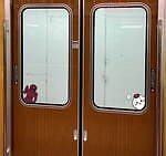 「ちいかわ×阪急電車」マルーンカラーの制服を着たハチワレ＆うさぎのコラボグッズ、装飾列車の運行も｜写真32