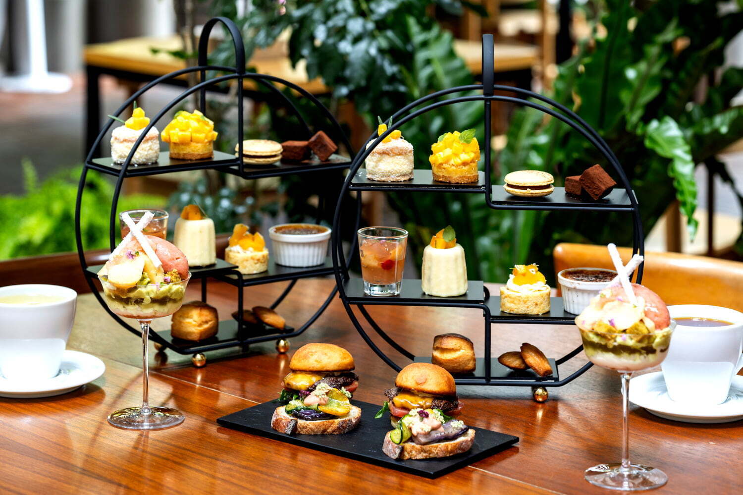 ベーカリー｜白井屋ホテル初のアフタヌーンティー、旬のフルーツタルトや“桃×枝豆”のパフェ