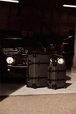 グローブ・トロッター人気トランクケースに“オリーブ＆チャコール”の新色、ヴァニティケースも｜写真33