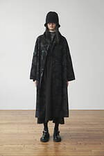 Y's….2023年秋冬新作ウェア、“水玉と棘”模様のロングコートやモールスキンのテーラードコート｜写真31