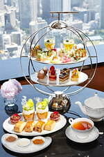 ザ・リッツ・カールトン東京“クラシック”アフタヌーンティー、カシス香るモンブラン＆濃厚オペラ｜写真1