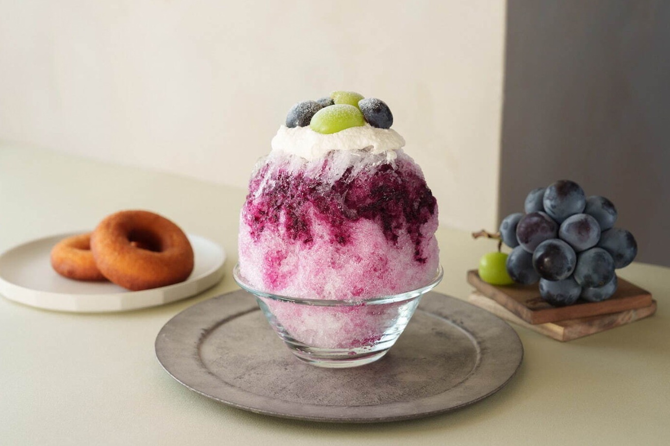 ぶどう｜コエ ドーナツ京都“ドーナツに合う”限定かき氷第2弾、フレッシュ巨峰＆香ばしい玄米茶シロップ