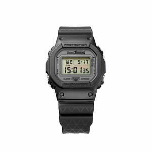 ヘルノ×G-SHOCKのコラボ腕時計、三角格子ラインが浮かび上がる