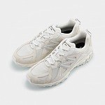 コム デ ギャルソン・オム×ニューバランスのコラボスニーカー、黒スリッポンやオールホワイトシューズ｜写真1