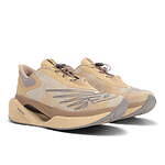 ストーンアイランド×東京デザインスタジオ ニューバランスのスニーカー、“せり出す”ソール×カモ柄で｜写真5