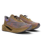 ストーンアイランド×東京デザインスタジオ ニューバランスのスニーカー、“せり出す”ソール×カモ柄で｜写真1