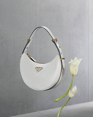 【BAILA掲載】PRADA◆アーケ スエード ショルダーバッグ ロゴ付 BAILA掲載】PRADA◇アーケ スエード ショルダーバッグ ロゴ付