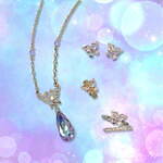 アナ スイ“カットガラス×透かし模様”の蝶アクセサリー、幻想的な輝きのピアスや2連風ブレスレット｜写真1