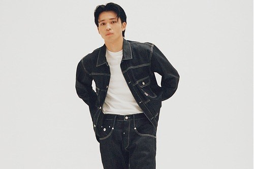 デンハム×ウィンダンシーの初コラボ、大きめシルエットのデニムジャケットやロゴ刺繍入りTシャツなど