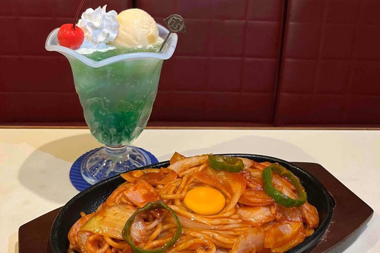 クリームソーダ｜「レトロ百貨展」西武池袋本店で“クリームソーダ＆ナポリタン”などレトログルメ、グッズ販売＆資料展示も