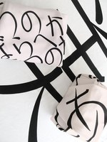 “資生堂書体”デザインの限定風呂敷が発売｜写真1